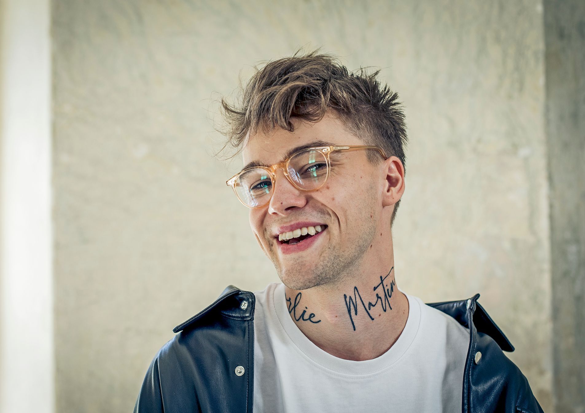 Když MIKOLAS Josef potřeboval komparz, my našli ty správné lidi. A pro Vás je zajistíme také! 