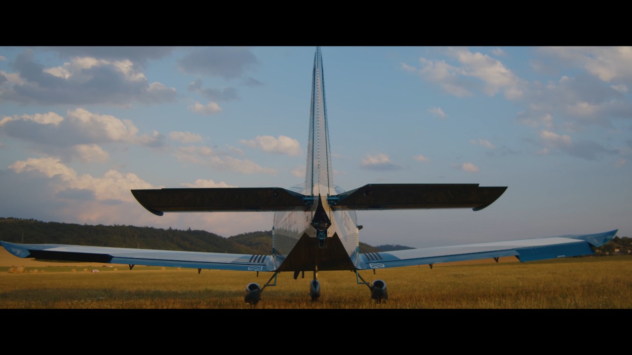 Advertising for airplanes   